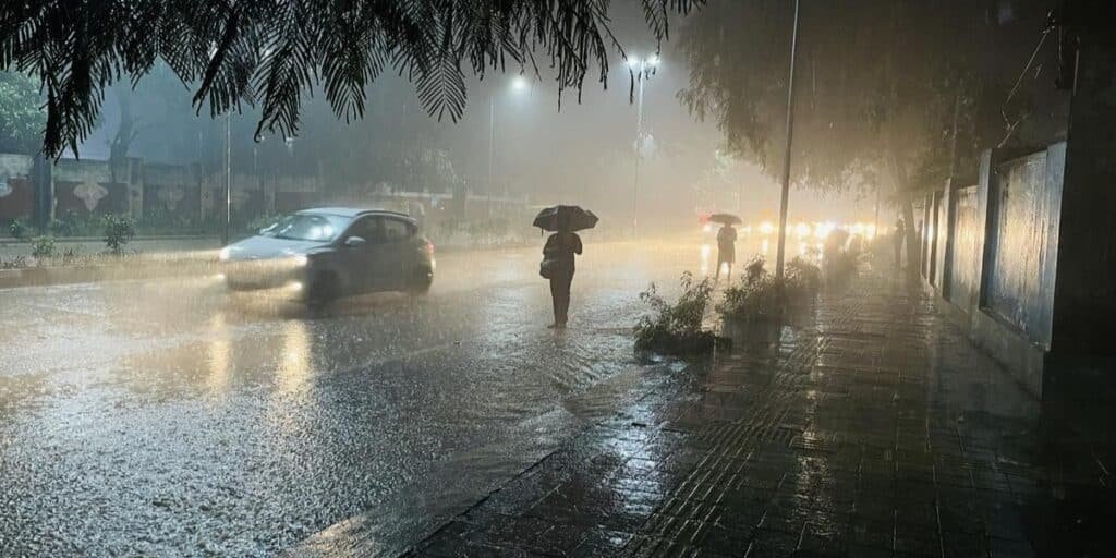Heavy rains caused the Thadu Dam in the Sher-e-Quaid (Gadap Town) area to overflow on Thursday, triggering severe flooding that disrupted major highways and submerged residential neighborhoods.