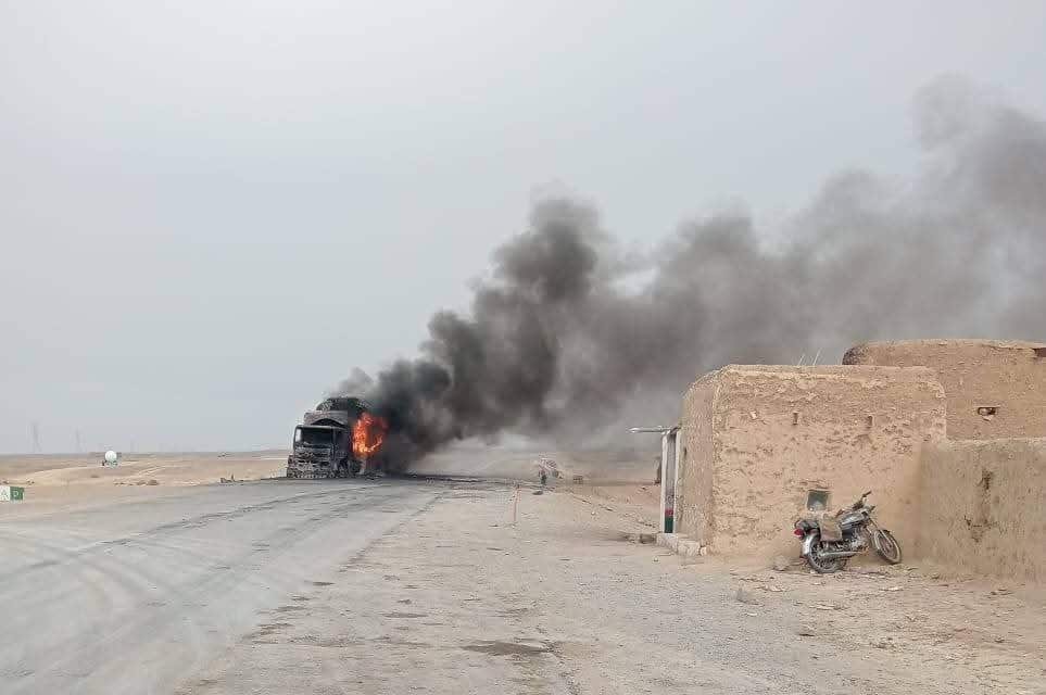 Fitna al-Hindustan tterrorists attack civilian tankers in Washuk