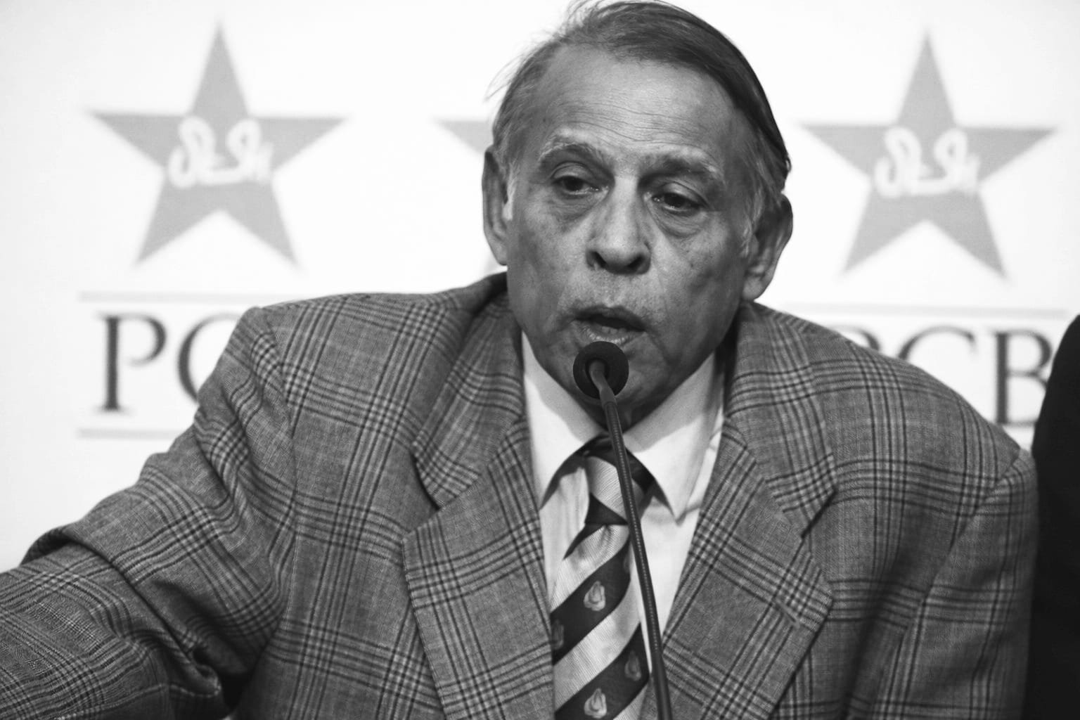 Former Pakistan Test Cricketer and Ex-Chief Selector Dies at 79