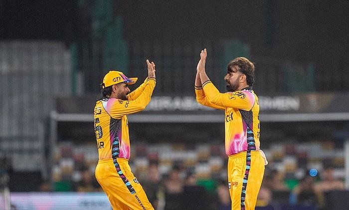 Peshawar Zalmi Crush Karachi Kings by 159 Runs in PSL
