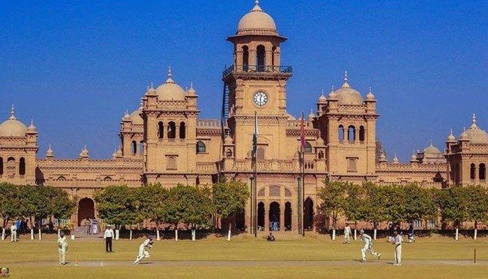 Islamia College Students Suspended for Harassing Female Lecturer