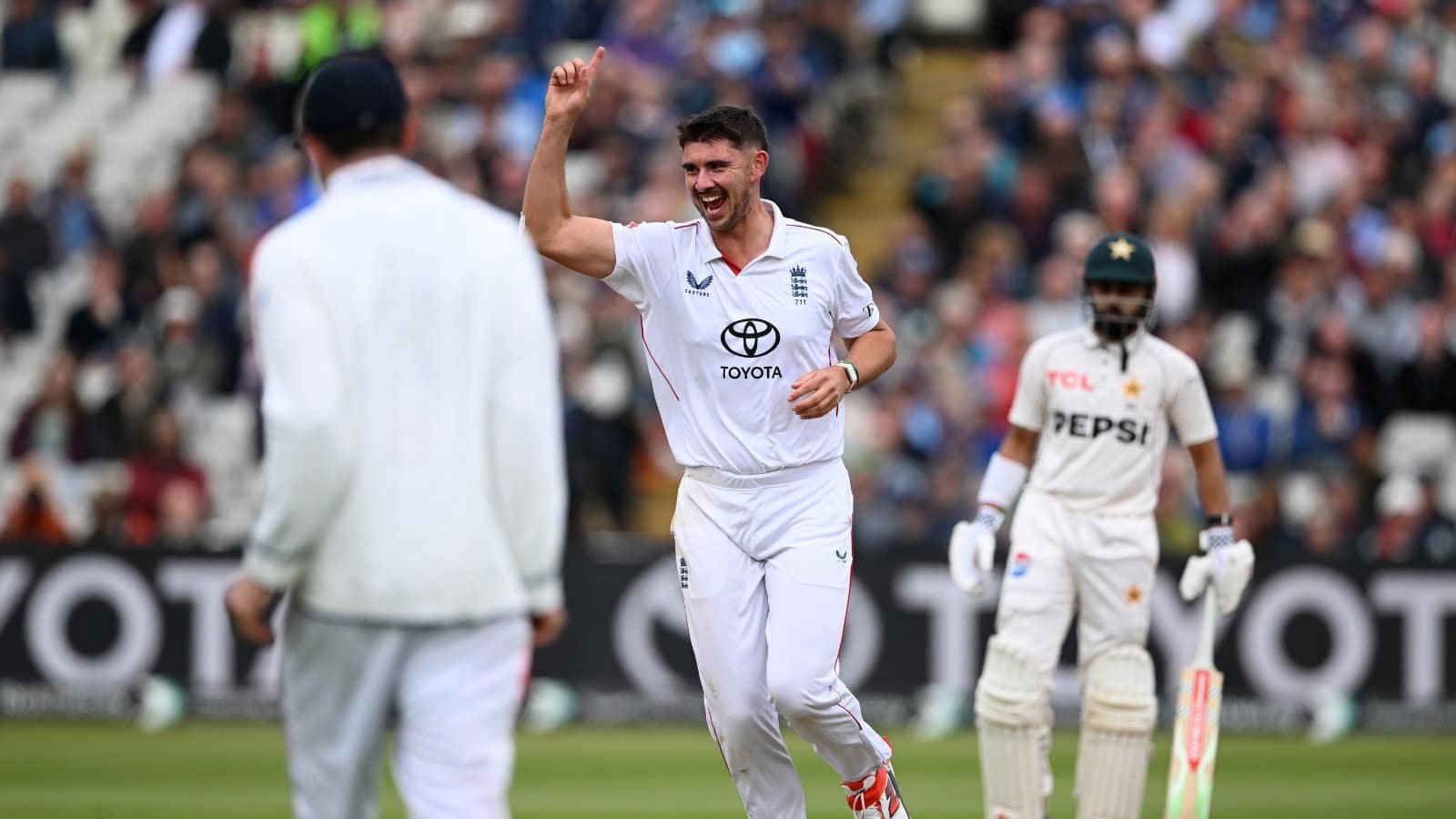 England Pacers Dominate Pakistan as Visitors Bowled Out for 133