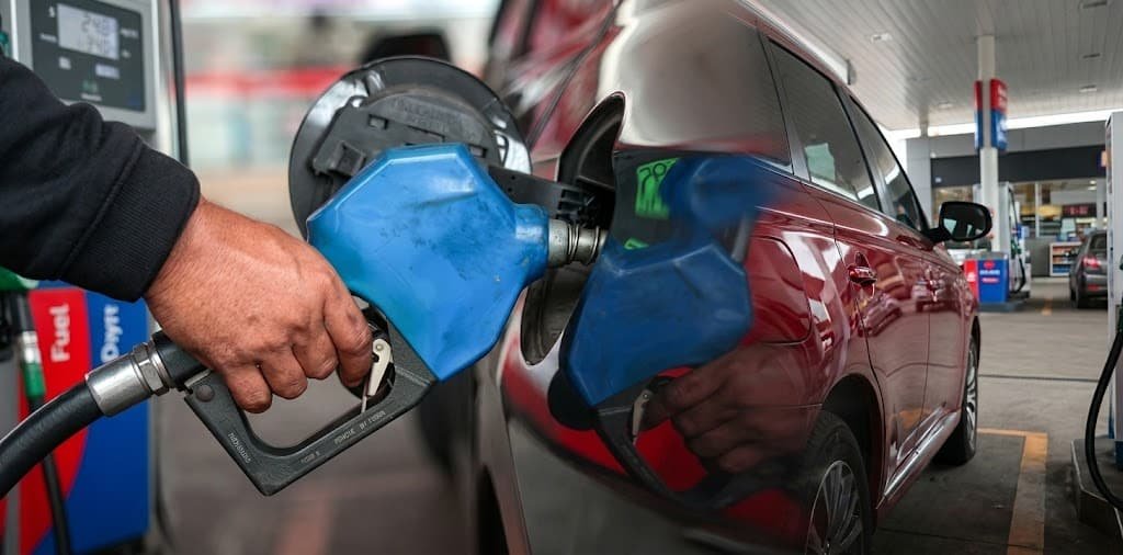 Government Decreases Petrol Prices While Increasing Diesel Rates