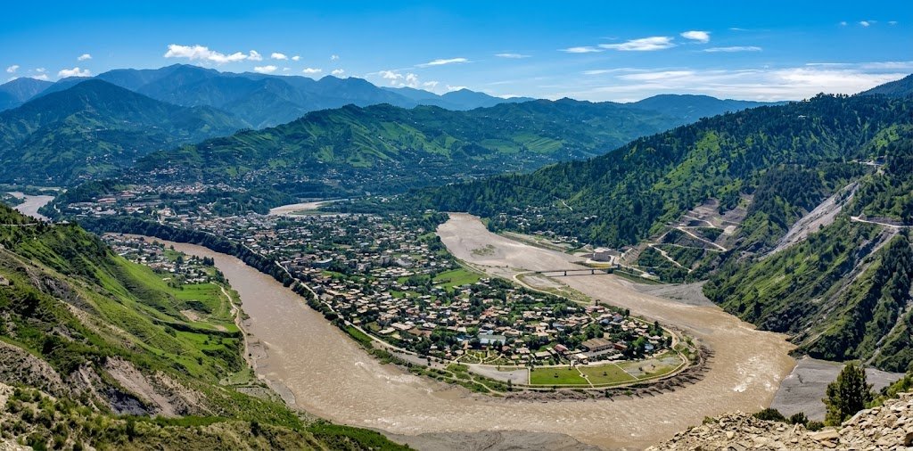 Tragic Road Accident Leaves Seven Dead in Muzaffarabad as Vehicle Plunges into Ravine