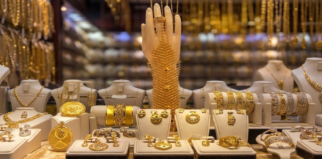 Gold Rates Decline as Global Bullion Falls Below Critical Support Level