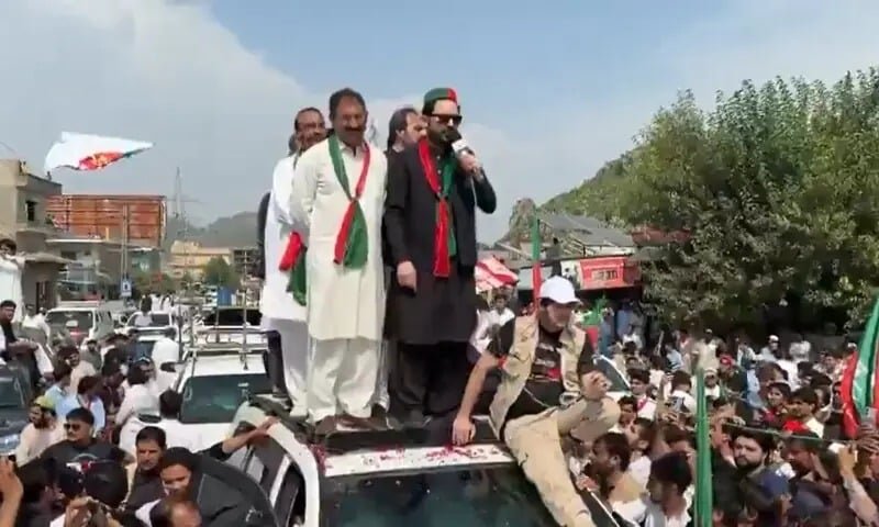PTI Long March : Chief Minister Advances Toward Lachi Rally Venue 