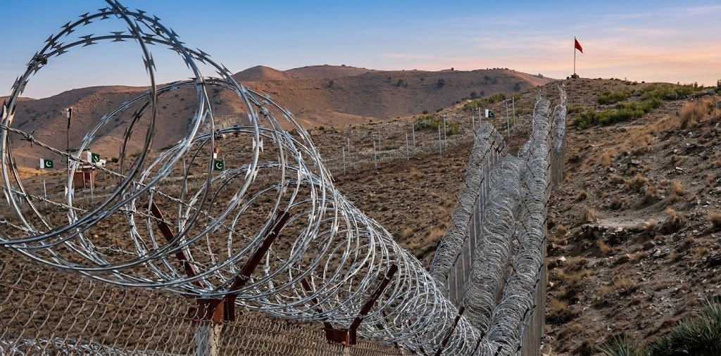 Pakistani Forces Launch Befitting Response to Afghan Taliban Hostility in Angoor Adda Sector