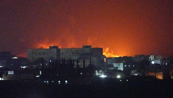 Yemeni Army Conducts Airstrikes On Houthis Positions in Taiz