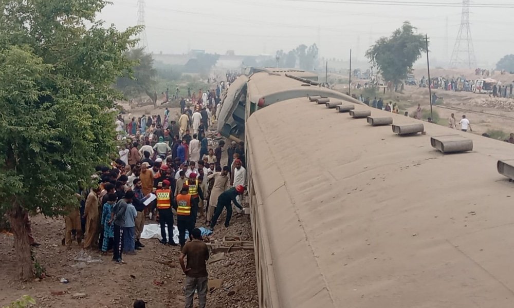 Rehman Baba Express Derails in Karachi, 4 Killed, 30 Injured