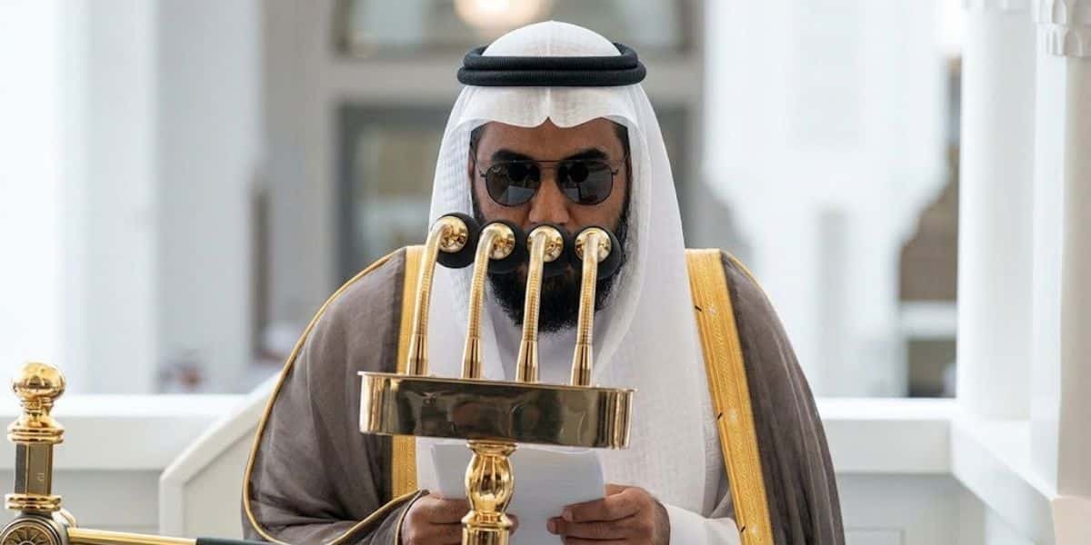 Grand Mosque Imam Condemns Houthi Attack on Riyadh Airport, Calls for Protection of Pilgrims and Civilians