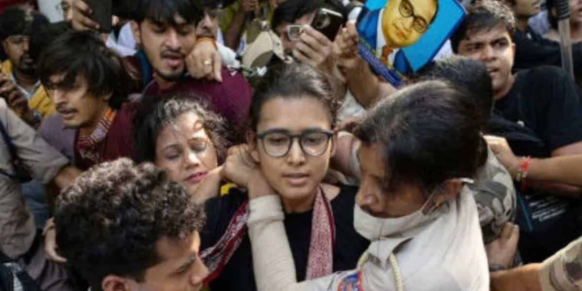 New Delhi Security Forces Crack Down on Youth-Led Demonstrations
