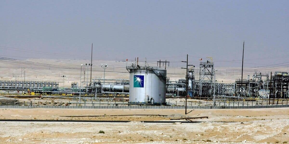 Saudi Houthi Conflict Escalates as Riyadh Refinery Hit and Airstrikes Pound Sanaa