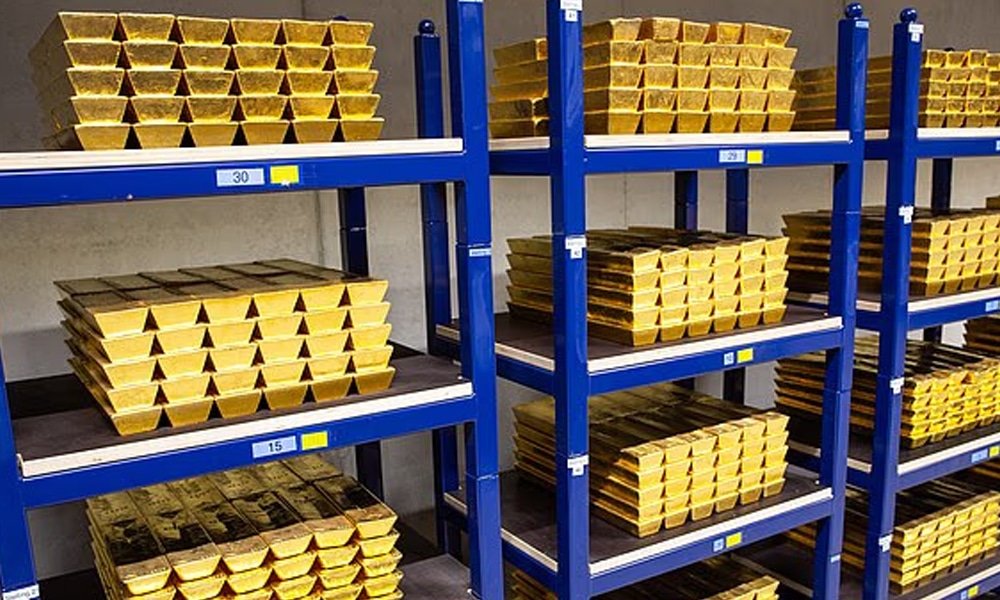 Gold Prices in Pakistan Drop by Rs3,600 per Tola
