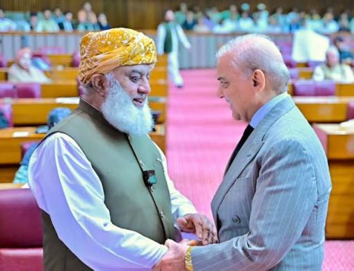 Fazlur Rehman Consults PTI Before Meeting Shehbaz Sharif — What Is Behind the Crucial Talks?