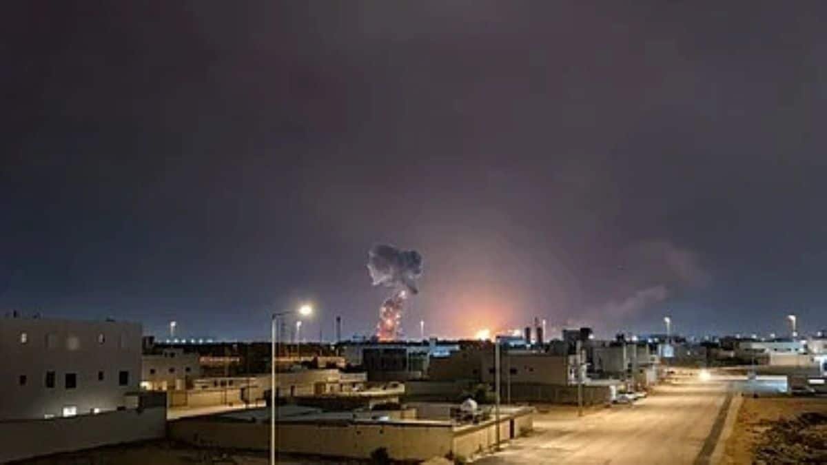Houthis Claim Missile Strike on Riyadh Airport, Saudi Interception Report Raises Questions